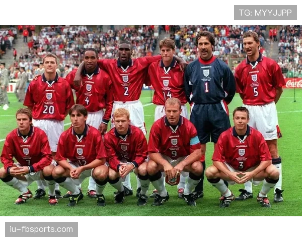 萨卡与福登：边路核心与中路组织者角色功能对比分析