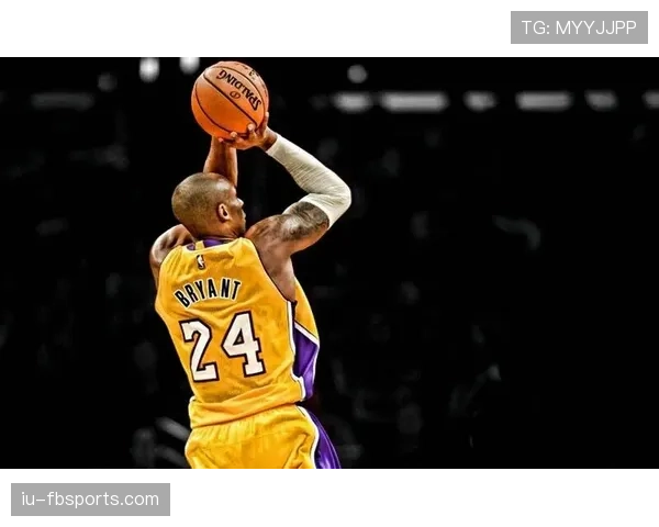 科比无球跑动制造错位，关键回合得分结构改变湖人进攻